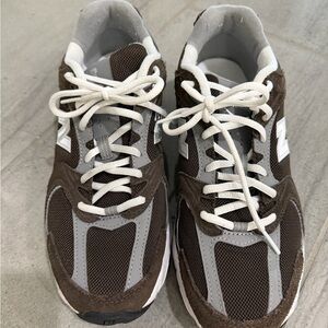 New Balance Men's Brown and Gray Sneakers